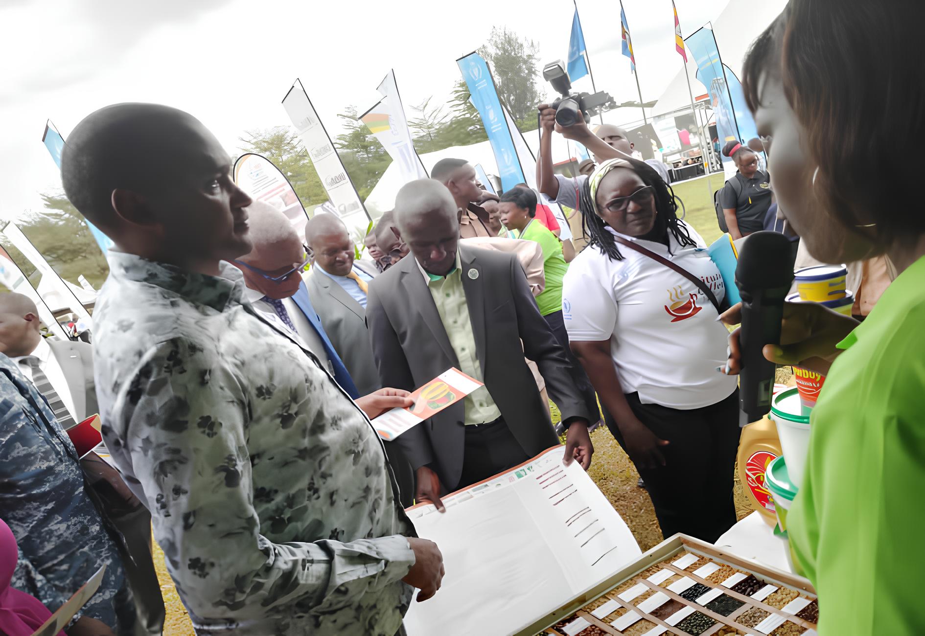 The Minister of Agriculture visits the National Genebank stall